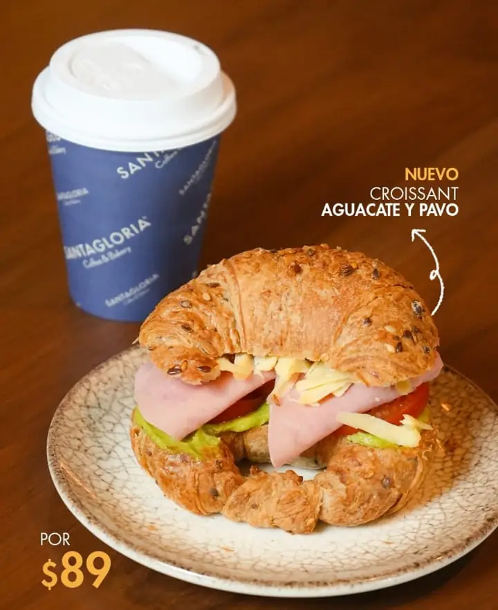 Nuevo croissant de aguacate y pavo en Santagloria